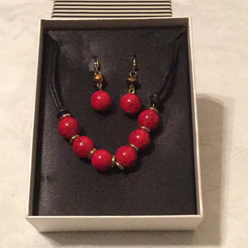 Nwt Awesome Mixit Necklace Earring Set 10$